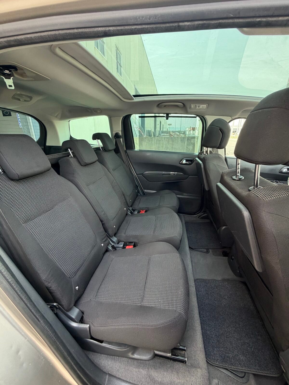 PEUGEOT 5008 1.6HDI CONFORT